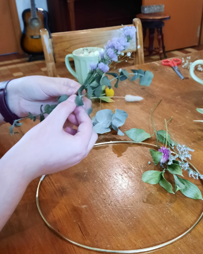 Atelier _ Couronne murale de fleurs séchées Atelier _ Couronne murale de fleurs séchées